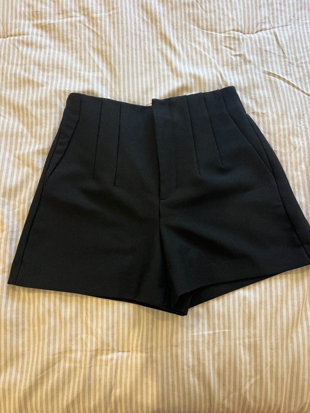Zara Black High-Waisted Pleated Tailored Shorts Small